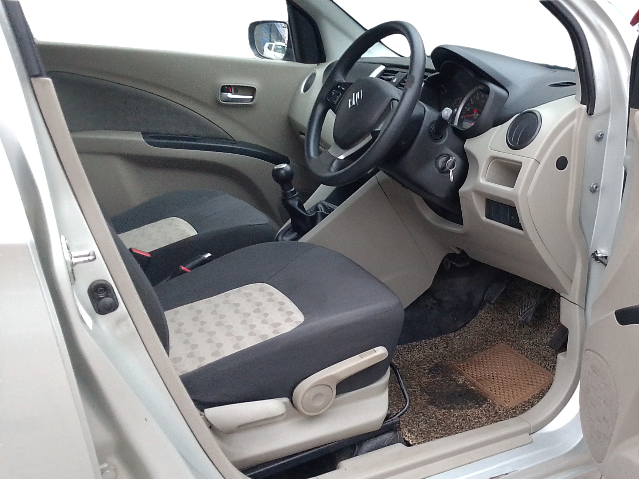 2017 Maruti Celerio ZXI (O), Petrol, Manual, 90,682 km, Right Side Front Door Cabin