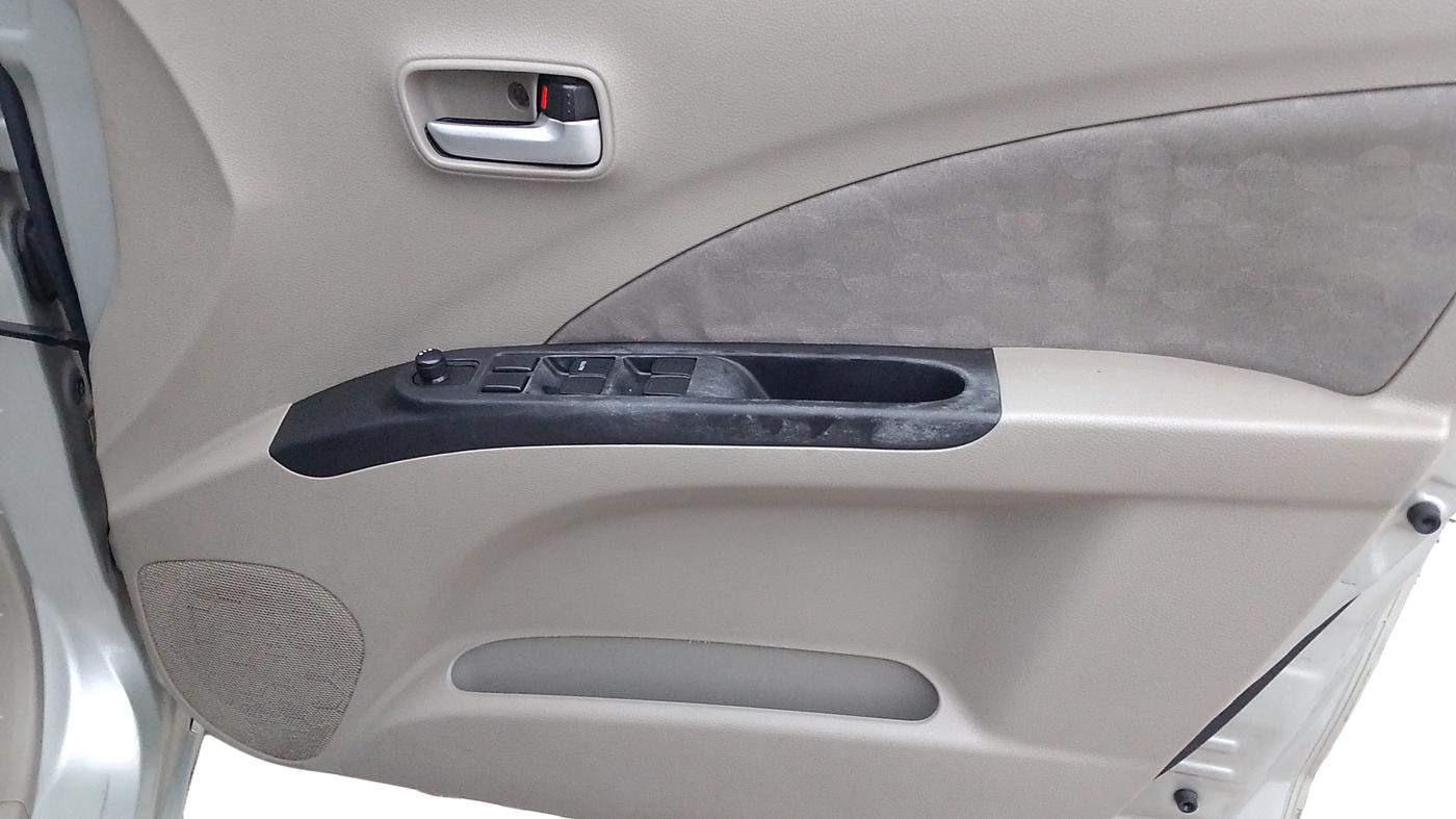 2017 Maruti Celerio ZXI (O), Petrol, Manual, 90,682 km, Driver Side Door Panel Controls