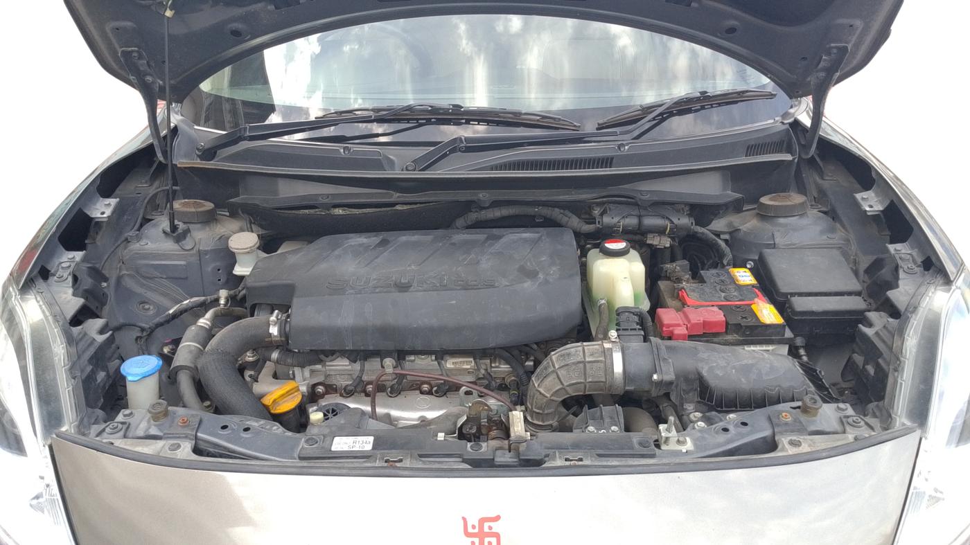 2017 Maruti Dzire ZDI PLUS, Diesel, Manual, 1,27,220 km, Open Bonnet