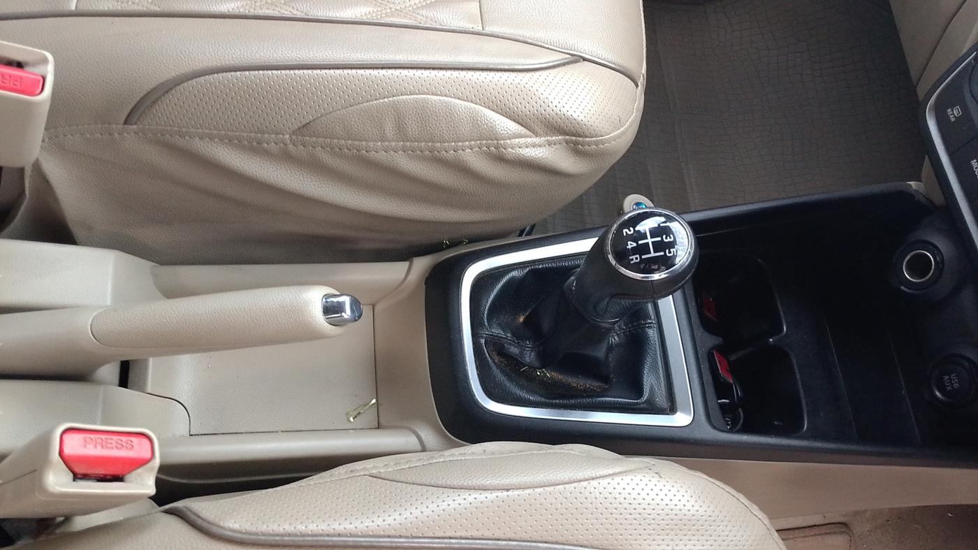 2017 Maruti Dzire ZDI PLUS, Diesel, Manual, 1,27,220 km, Gear Lever