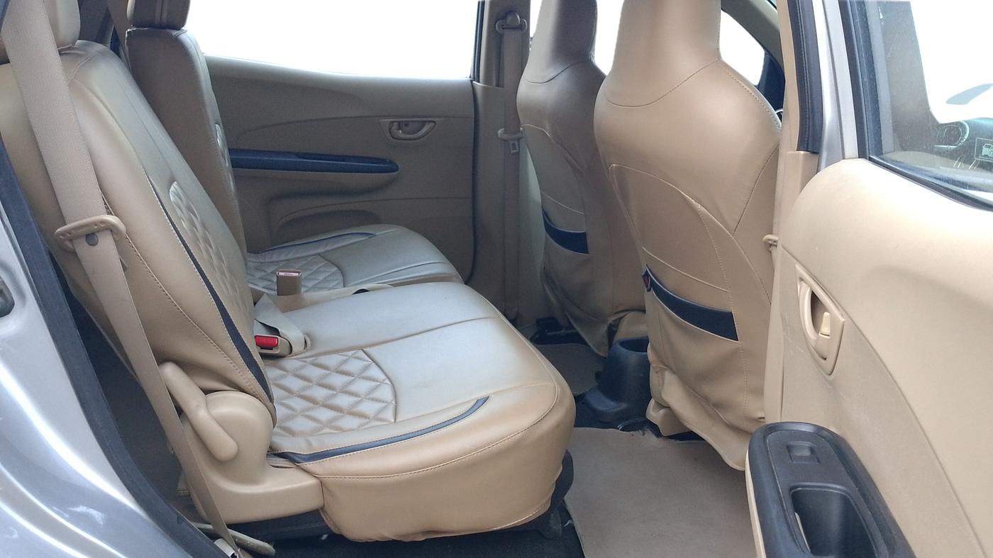 2015 Honda Mobilio 1.5L I-DTEC S, Diesel, Manual, 1,13,765 km, Right Side Rear Door Cabin