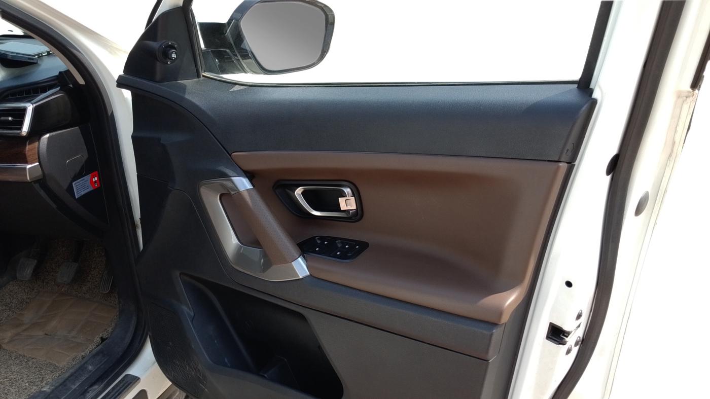 2021 Tata Harrier XZ 2.0L, Diesel, Manual, 85,280 km, Driver Side Door Panel Controls