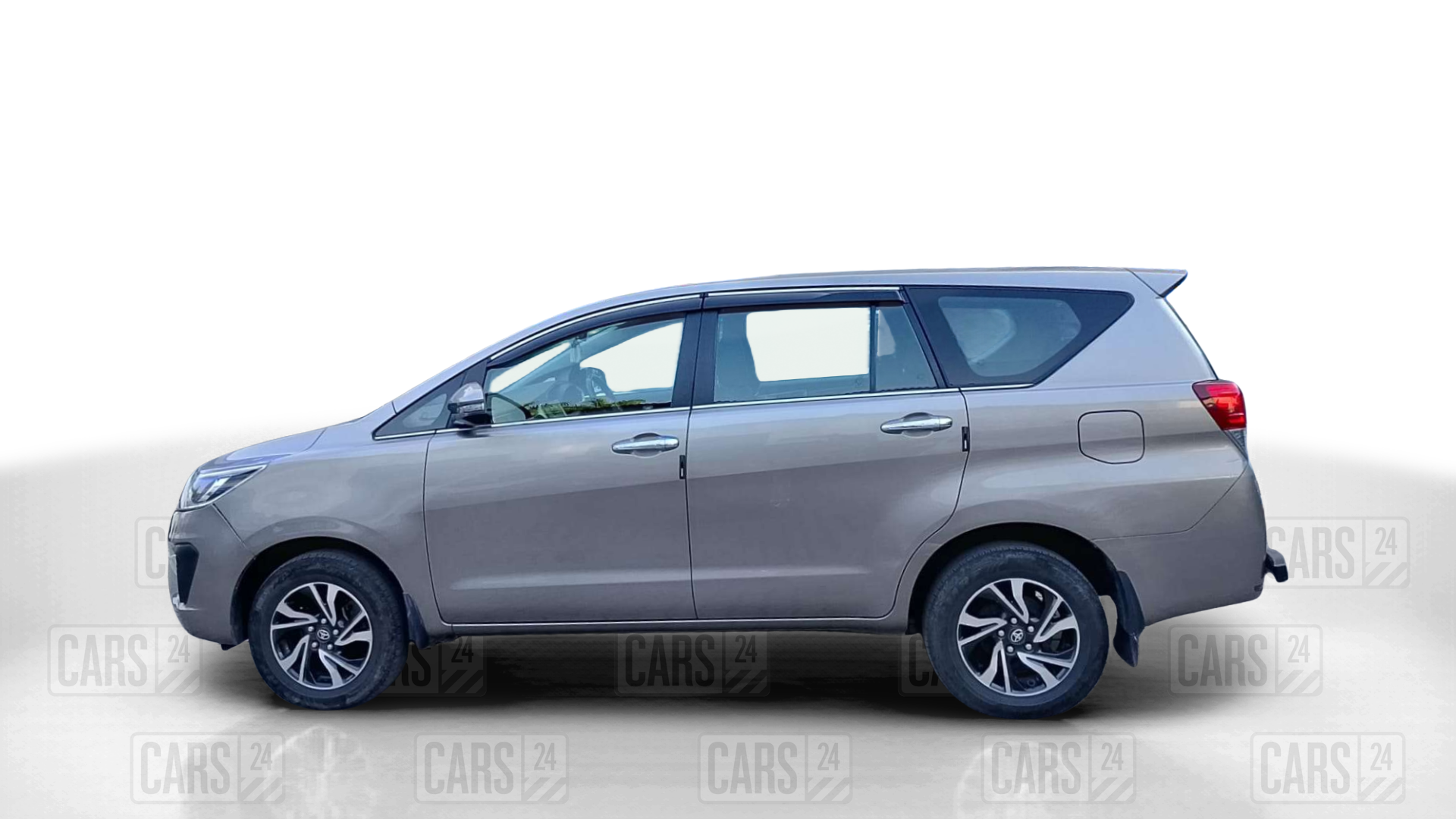 2021 Toyota Innova Crysta 2.4 VX 7 STR, Diesel, Manual, 1,12,723 km, Left Side