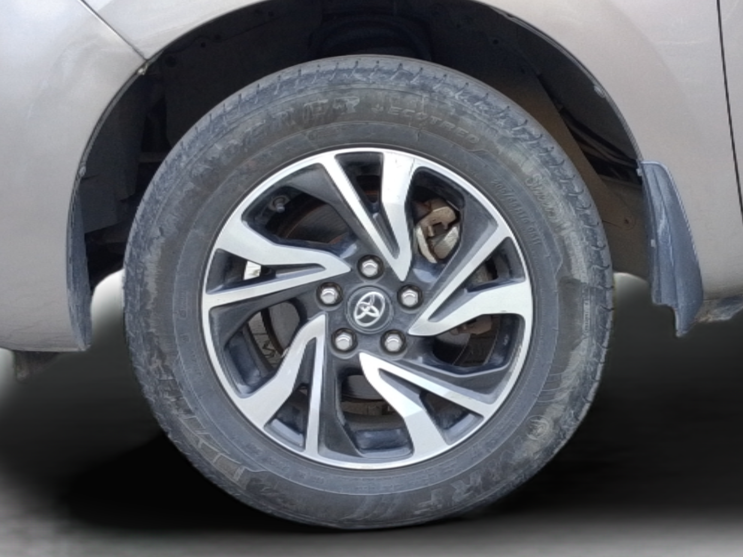 2021 Toyota Innova Crysta 2.4 VX 7 STR, Diesel, Manual, 1,12,723 km, Left Front Wheel