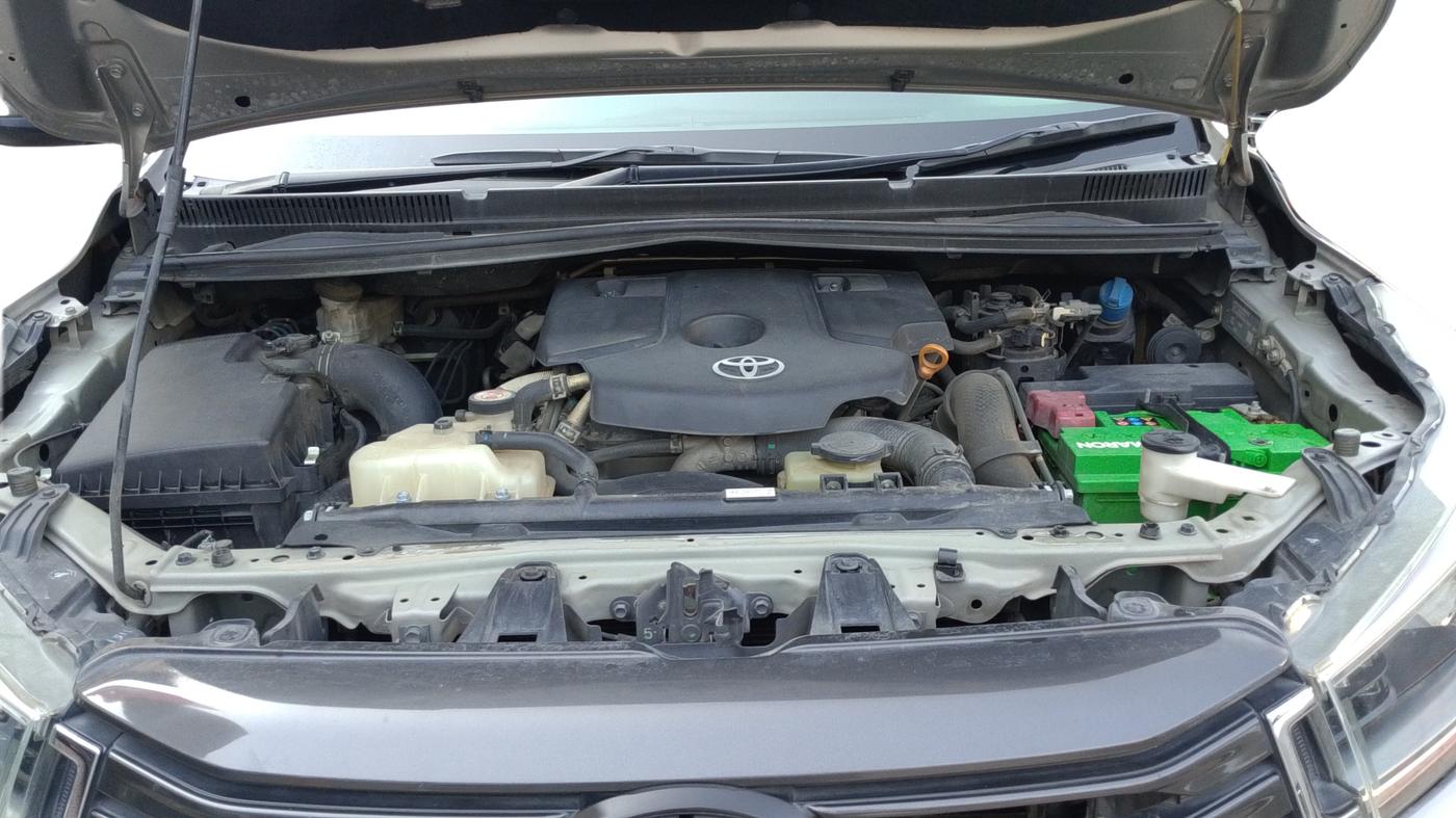 2021 Toyota Innova Crysta 2.4 VX 7 STR, Diesel, Manual, 1,12,723 km, Open Bonnet