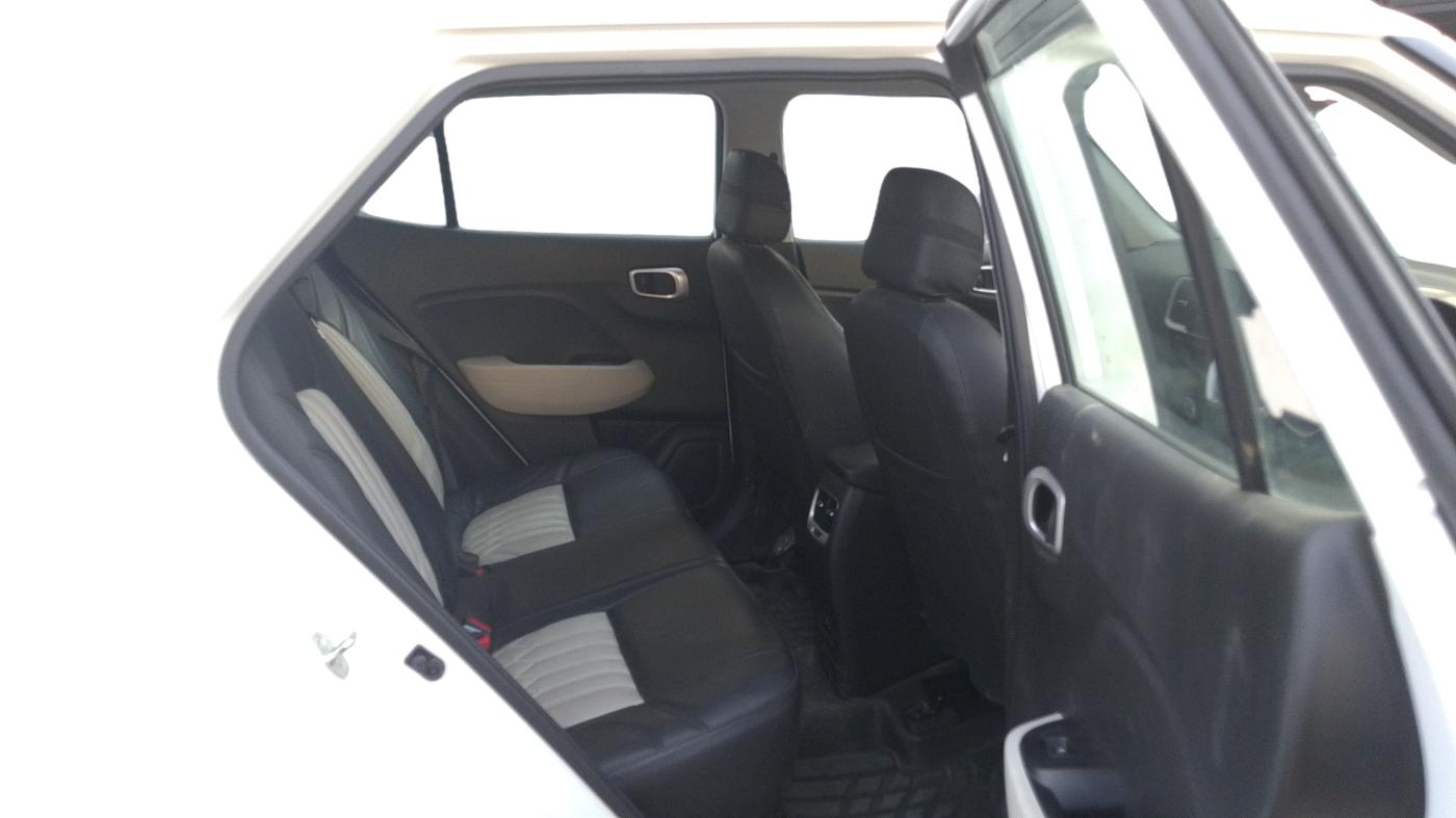 2024 Hyundai VENUE SX 1.5 CRDI, Diesel, Manual, 17,311 km, Right Side Rear Door Cabin