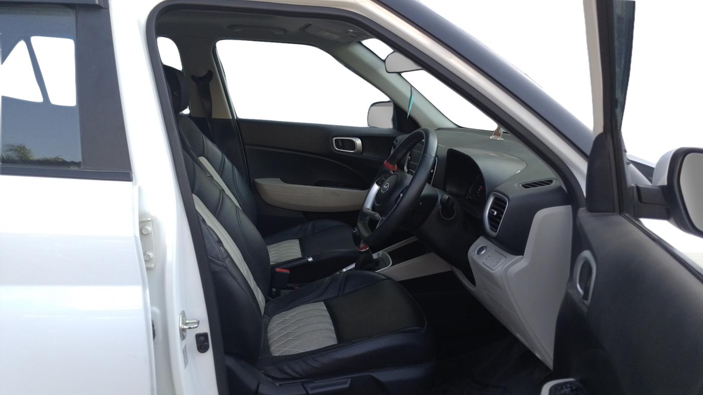 2024 Hyundai VENUE SX 1.5 CRDI, Diesel, Manual, 17,311 km, Right Side Front Door Cabin