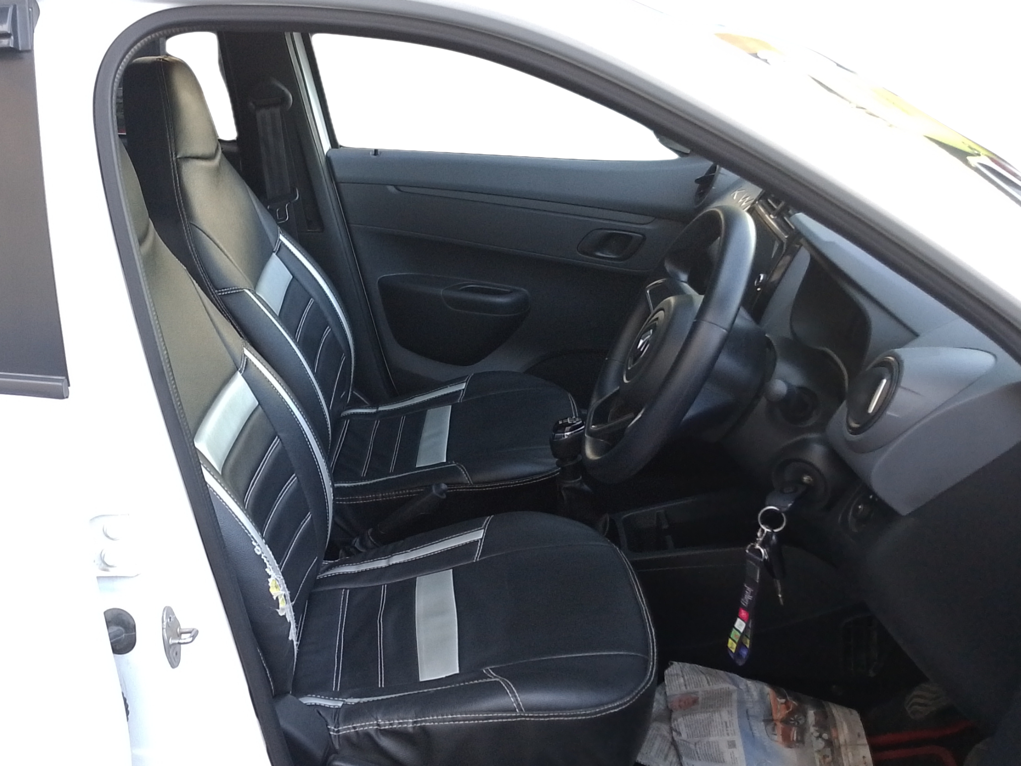 2021 Renault Kwid RXT 1.0 (O), Petrol, Manual, 10,708 km, Right Side Front Door Cabin