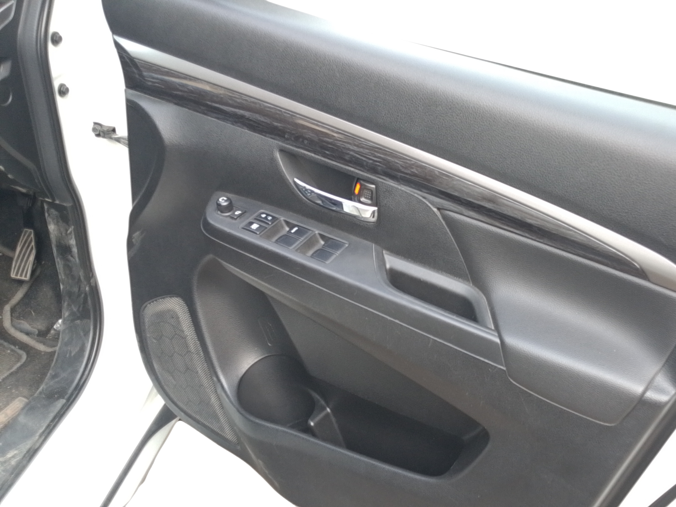 2022 Maruti XL6 ZETA MT, Petrol, Manual, 45,055 km, Driver Side Door Panel Controls