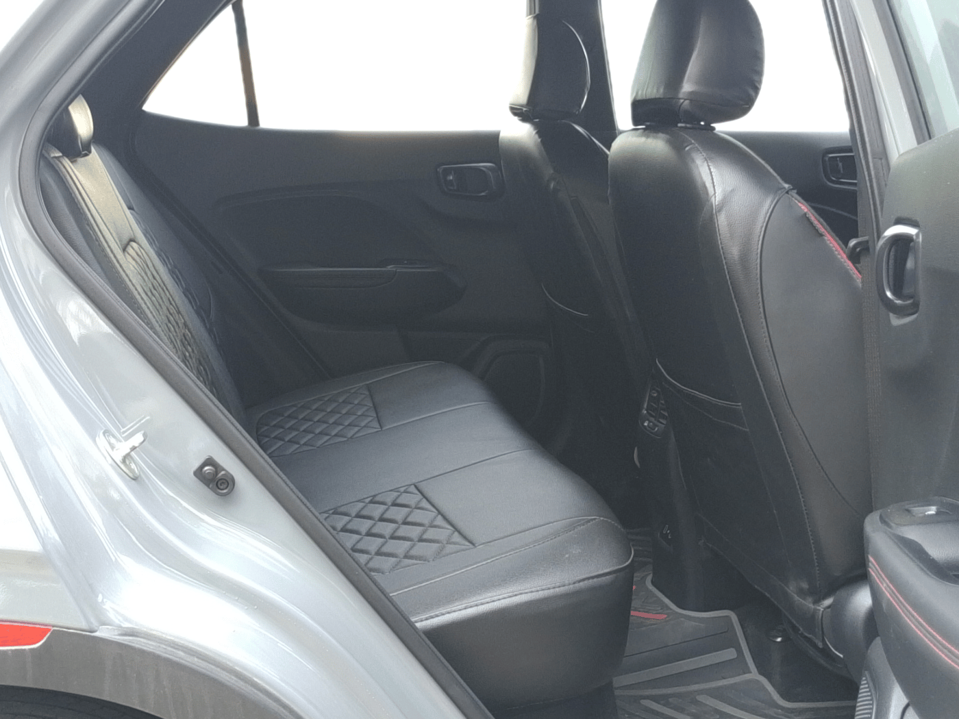 2024 Hyundai VENUE N LINE N8 1.0 TURBO DCT, Petrol, Automatic, 7,570 km, Right Side Rear Door Cabin