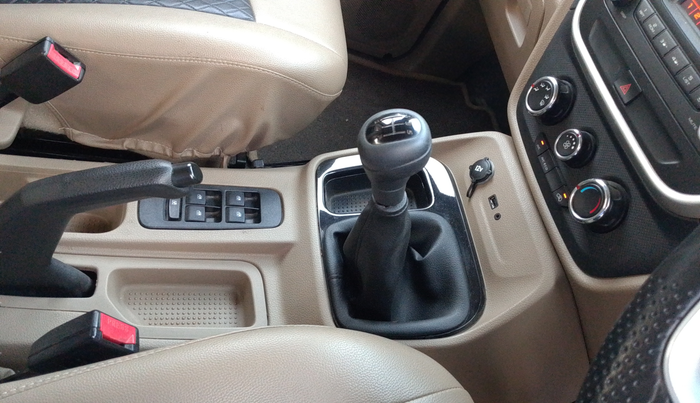 2022 Mahindra BOLERO NEO N 8, Diesel, Manual, 25,773 km, Gear Lever