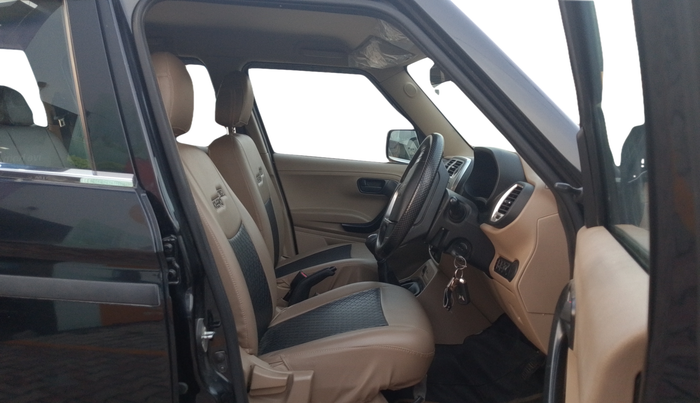 2022 Mahindra BOLERO NEO N 8, Diesel, Manual, 25,773 km, Right Side Front Door Cabin