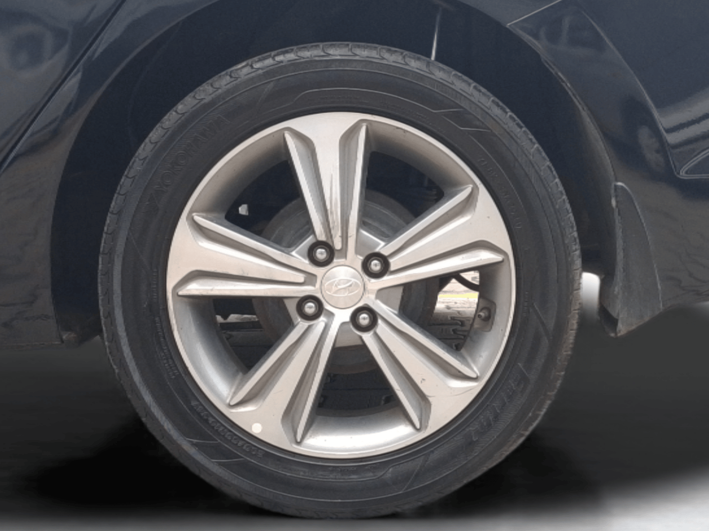 2017 Hyundai Verna 1.6 VTVT SX (O) AT, Petrol, Automatic, 1,06,791 km, Left Rear Wheel