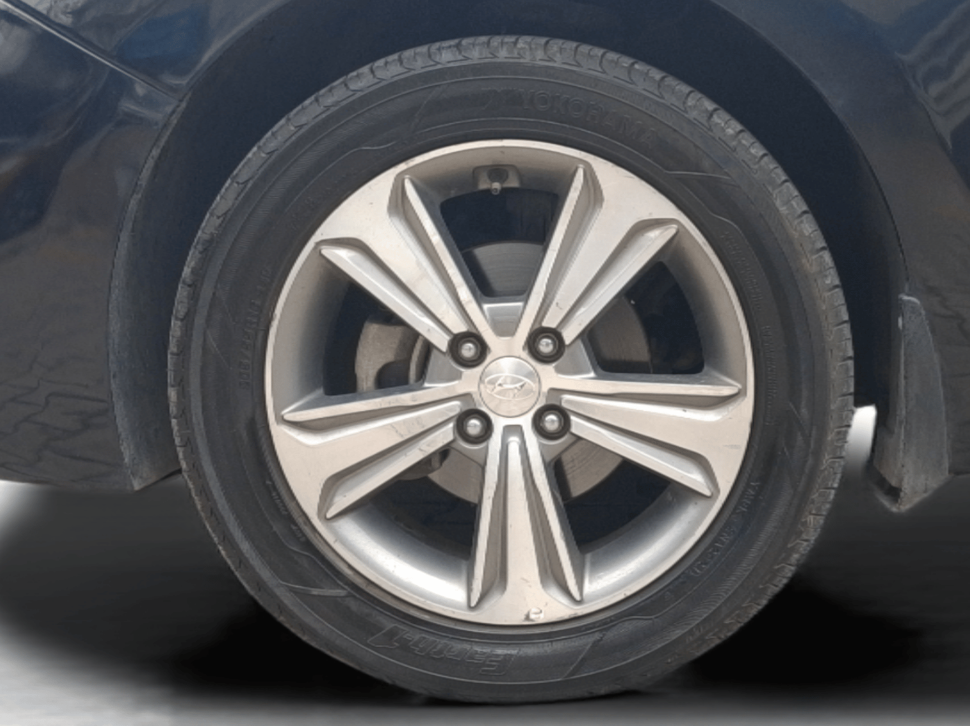 2017 Hyundai Verna 1.6 VTVT SX (O) AT, Petrol, Automatic, 1,06,791 km, Left Front Wheel