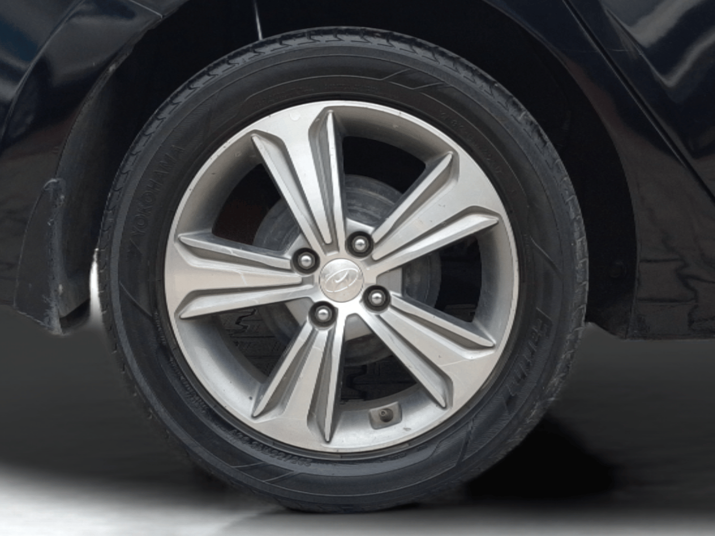 2017 Hyundai Verna 1.6 VTVT SX (O) AT, Petrol, Automatic, 1,06,791 km, Right Rear Wheel