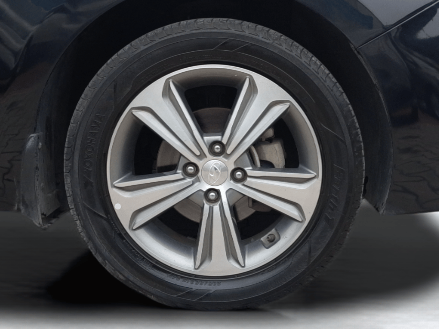 2017 Hyundai Verna 1.6 VTVT SX (O) AT, Petrol, Automatic, 1,06,791 km, Right Front Wheel