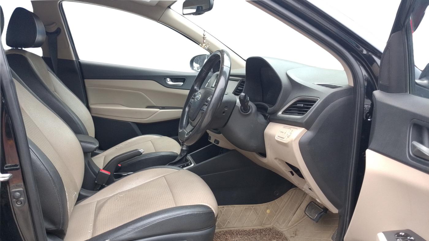 2017 Hyundai Verna 1.6 VTVT SX (O) AT, Petrol, Automatic, 1,06,791 km, Right Side Front Door Cabin