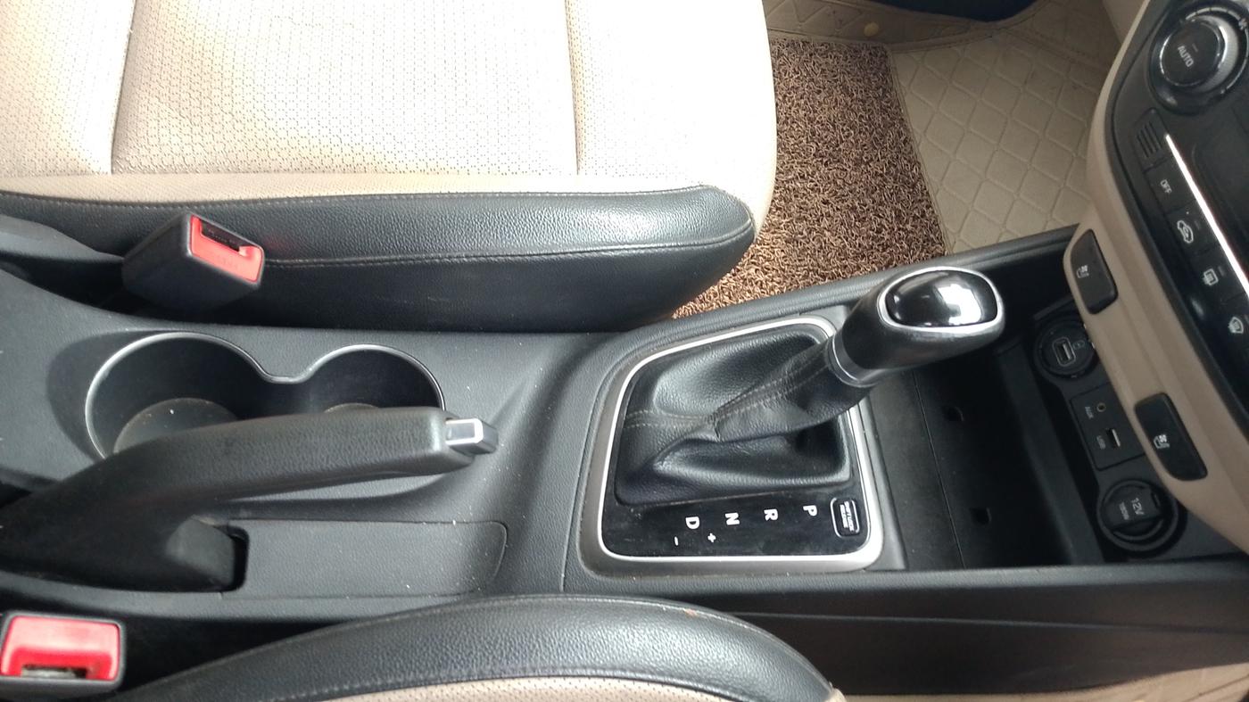 2017 Hyundai Verna 1.6 VTVT SX (O) AT, Petrol, Automatic, 1,06,791 km, Gear Lever