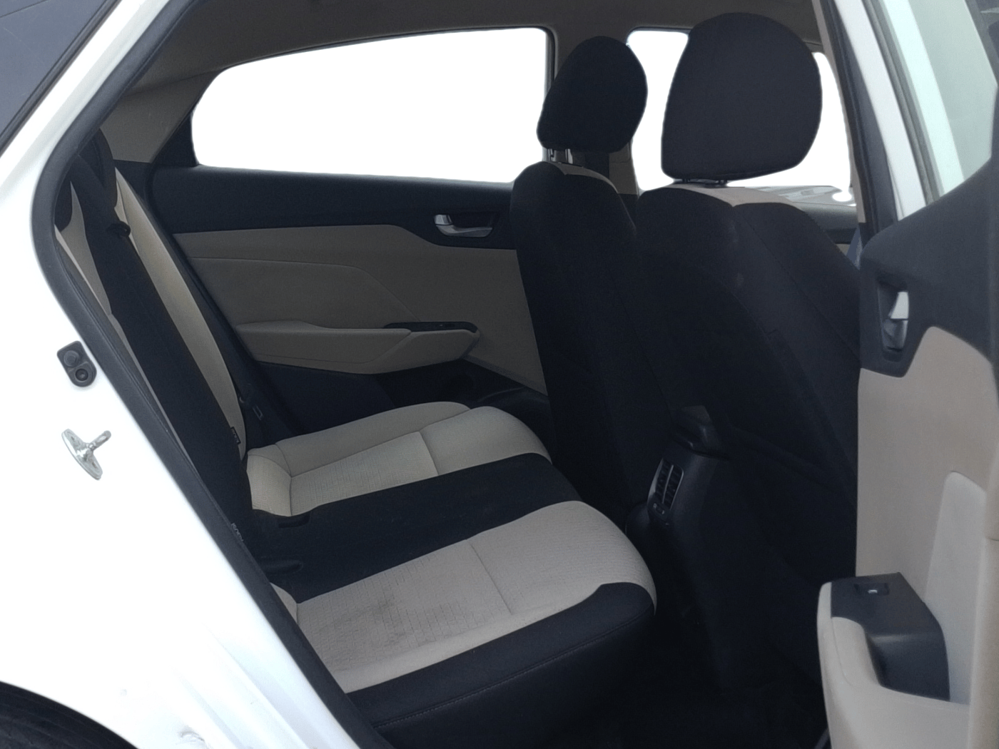 2019 Hyundai Verna 1.6 CRDI SX, Diesel, Manual, 1,08,257 km, Right Side Rear Door Cabin
