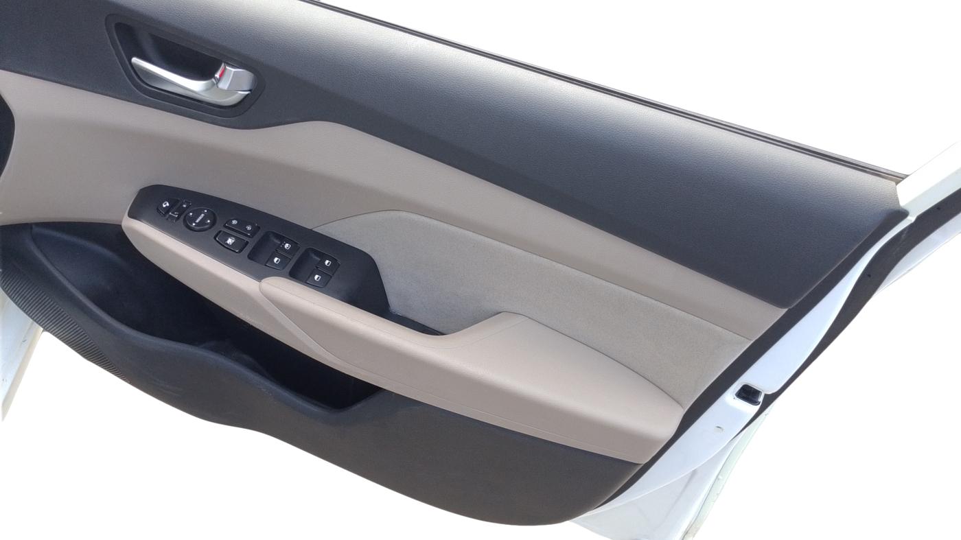 2019 Hyundai Verna 1.6 CRDI SX, Diesel, Manual, 1,08,257 km, Driver Side Door Panel Controls