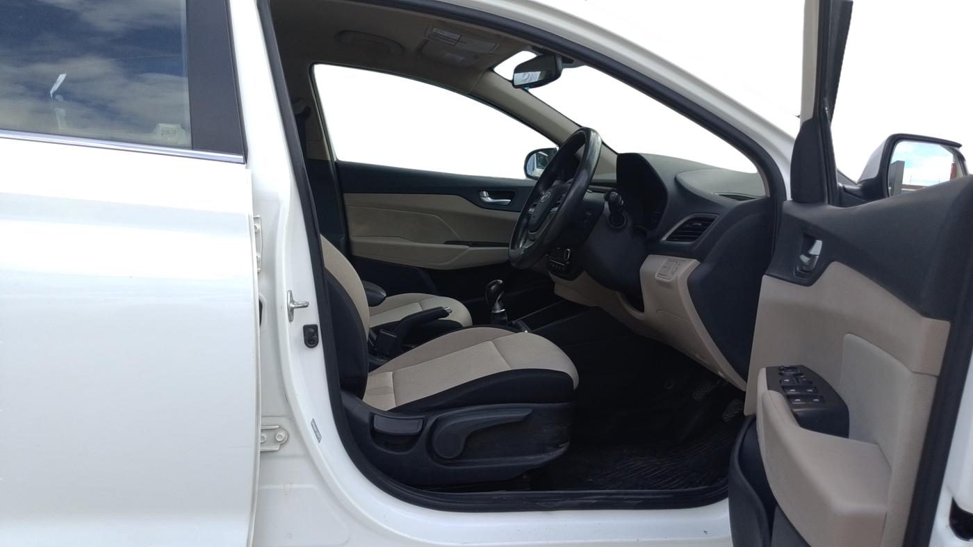 2019 Hyundai Verna 1.6 CRDI SX, Diesel, Manual, 1,08,257 km, Right Side Front Door Cabin