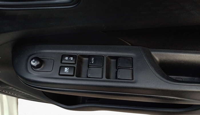 2024 Maruti Swift VXi AMT, Petrol, Automatic, 11,500 km, Driver Side Door Panel Controls