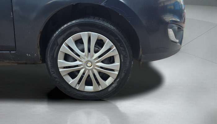2016 Tata Zest XM PETROL, Petrol, Manual, 80,363 km, Right Front Wheel