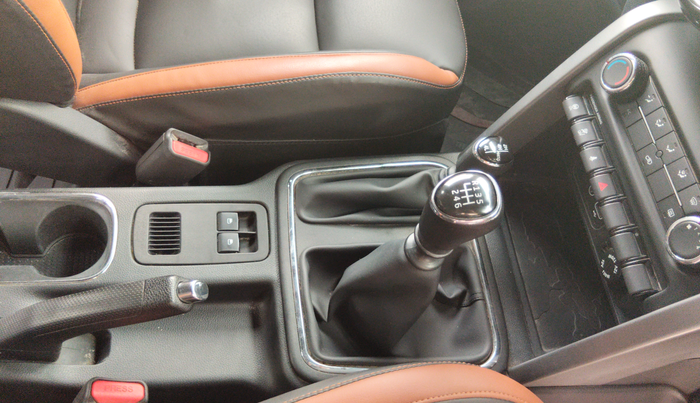 2022 Mahindra Thar LX HARD TOP 4WD MT, Diesel, Manual, 58,000 km, Gear Lever