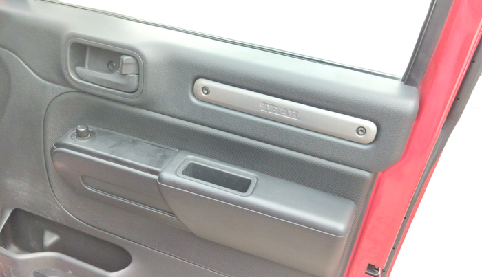 2022 Mahindra Thar LX HARD TOP 4WD MT, Diesel, Manual, 58,000 km, Driver Side Door Panel Controls