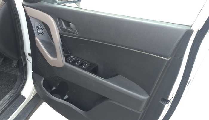 2017 Hyundai Creta E PLUS 1.6 PETROL, Petrol, Manual, 72,259 km, Driver Side Door Panel Controls