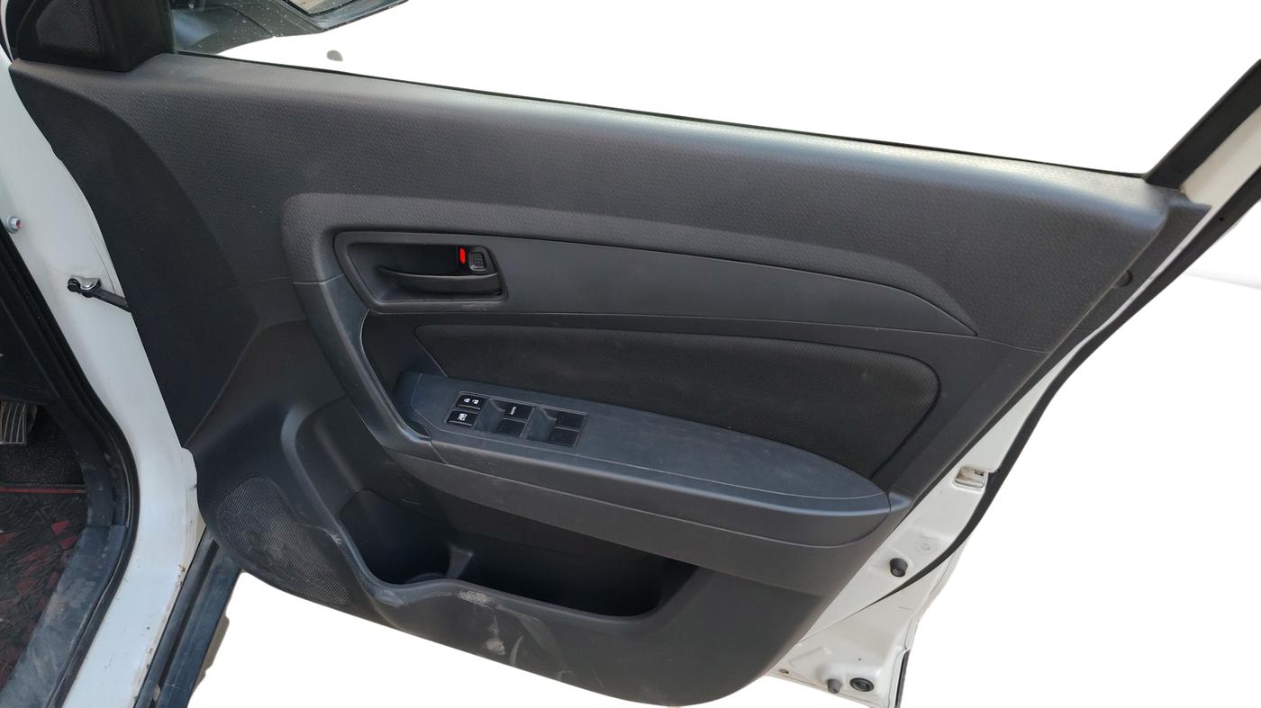 2017 Maruti Vitara Brezza VDI (O), Diesel, Manual, 56,483 km, Driver Side Door Panel Controls