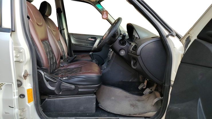 2015 Tata Safari Storme 2.2 EX 4X2, Diesel, Manual, 1,07,747 km, Right Side Front Door Cabin
