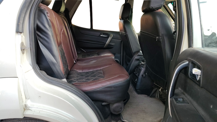 2015 Tata Safari Storme 2.2 EX 4X2, Diesel, Manual, 1,07,747 km, Right Side Rear Door Cabin