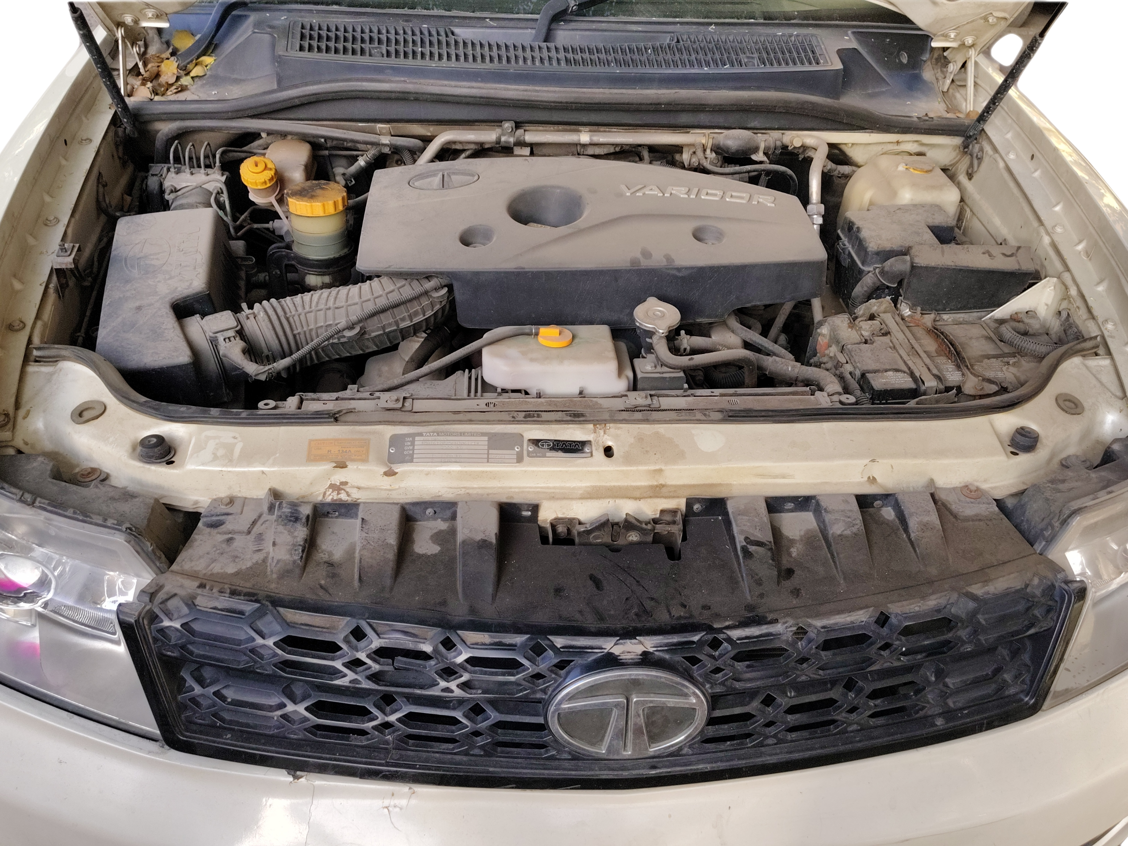 2015 Tata Safari Storme 2.2 EX 4X2, Diesel, Manual, 1,07,747 km, Open Bonnet