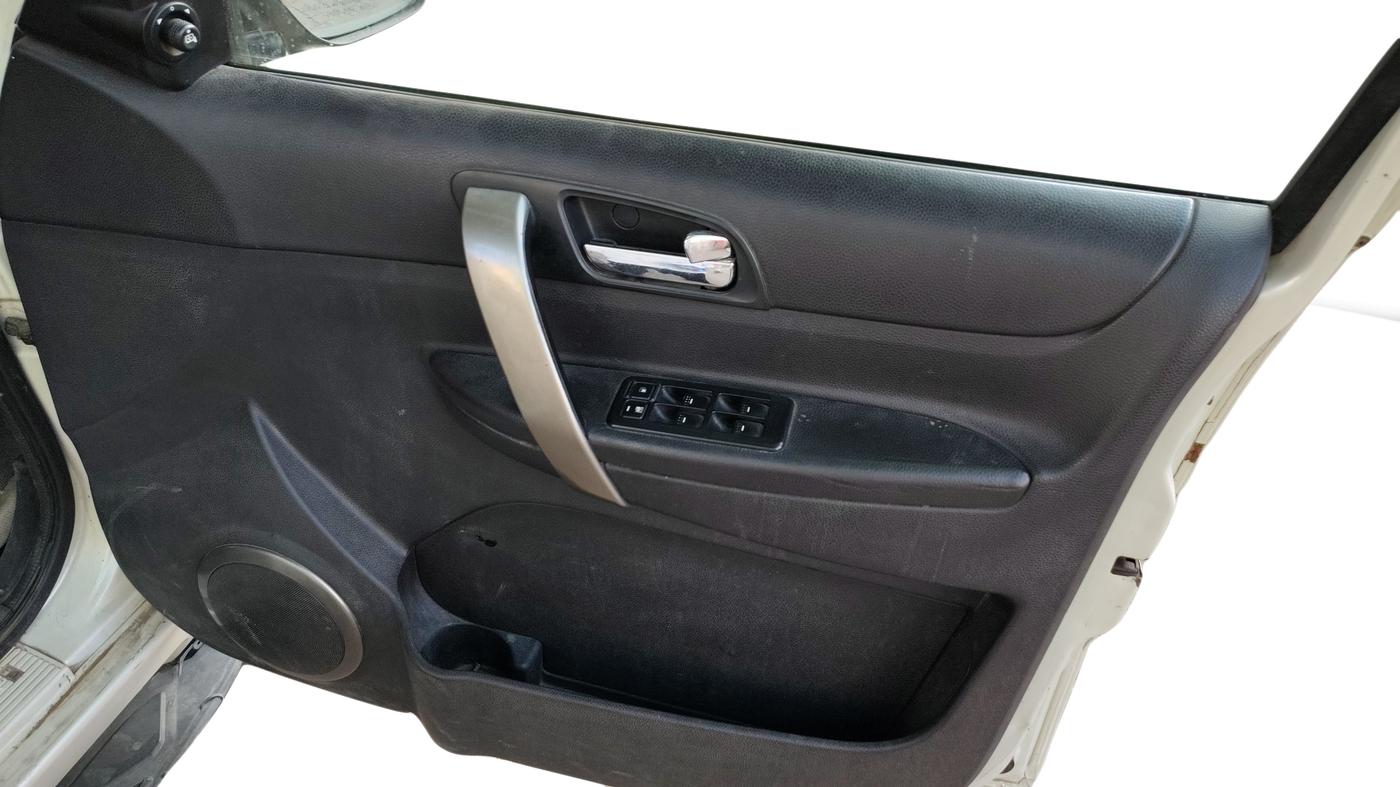 2015 Tata Safari Storme 2.2 EX 4X2, Diesel, Manual, 1,07,747 km, Driver Side Door Panel Controls