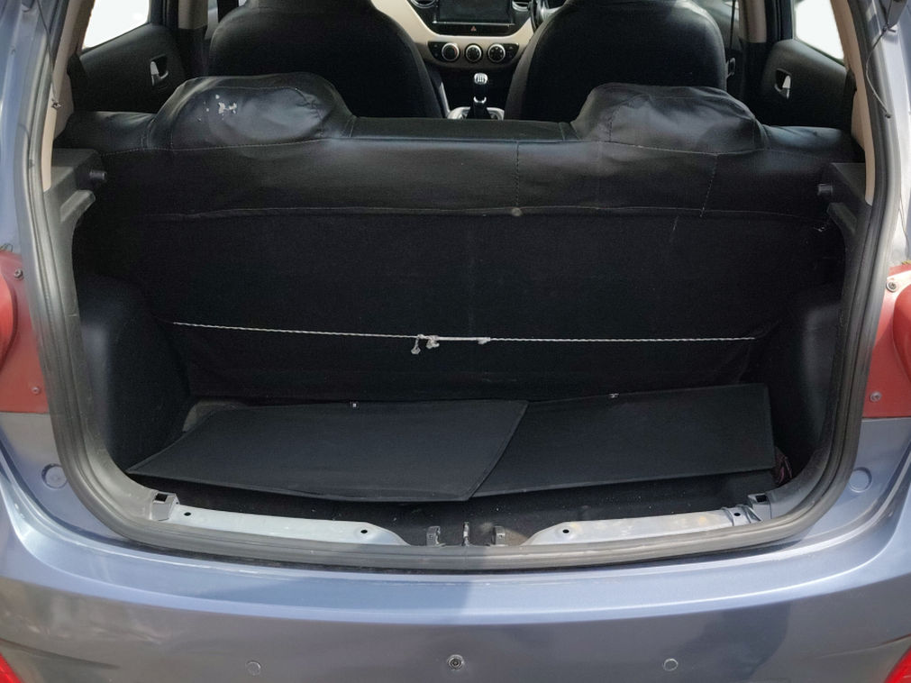 2016 Hyundai Grand i10 SPORTZ 1.2 KAPPA VTVT, Petrol, Manual, 68,006 km, Boot Inside