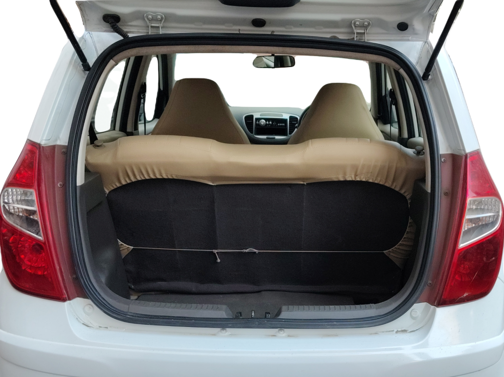 2010 Hyundai i10 ERA 1.1, Petrol, Manual, 42,375 km, Boot Inside