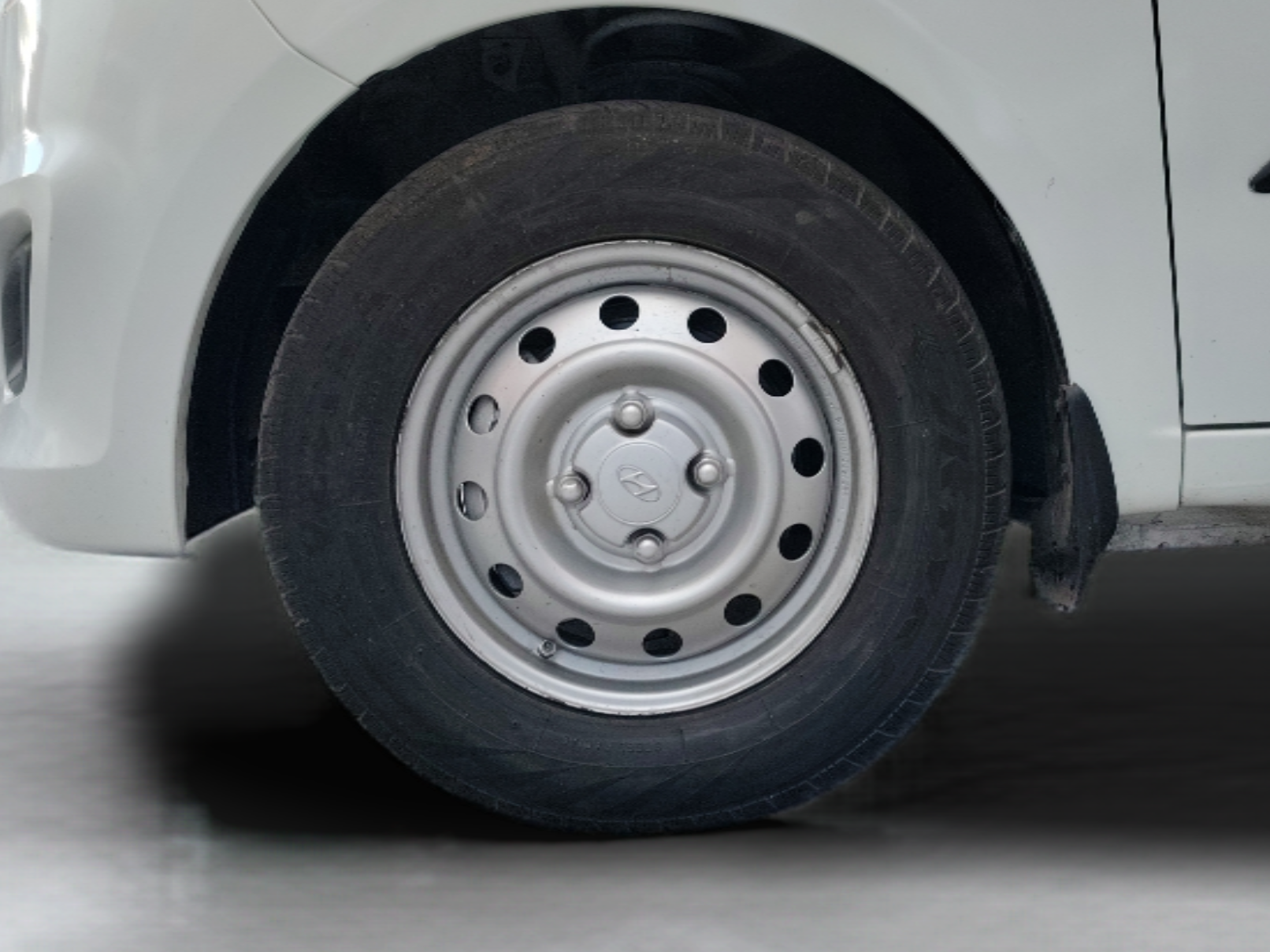2010 Hyundai i10 ERA 1.1, Petrol, Manual, 42,375 km, Left Front Wheel
