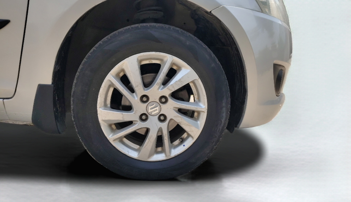 2014 Maruti Swift ZDI, Diesel, Manual, 72,048 km, Right Front Wheel