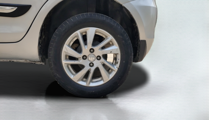 2014 Maruti Swift ZDI, Diesel, Manual, 72,048 km, Left Rear Wheel