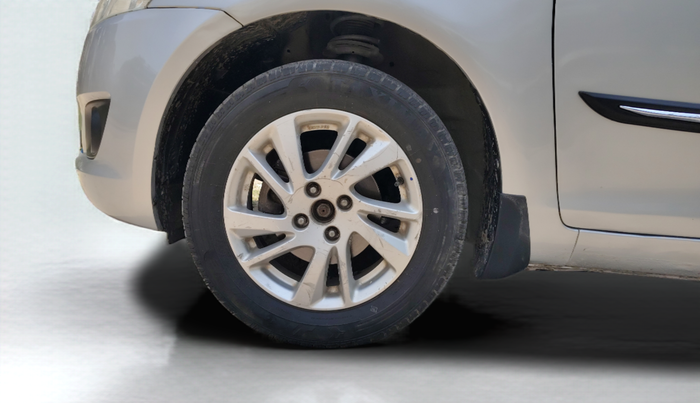 2014 Maruti Swift ZDI, Diesel, Manual, 72,048 km, Left Front Wheel