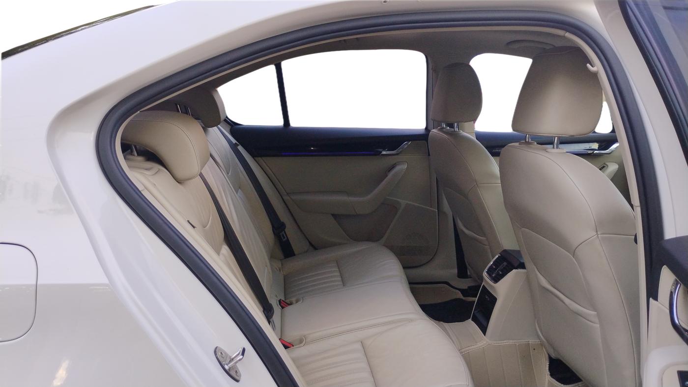 2019 Skoda Octavia 2.0 TDI L&K AT, Diesel, Automatic, 1,01,820 km, Right Side Rear Door Cabin