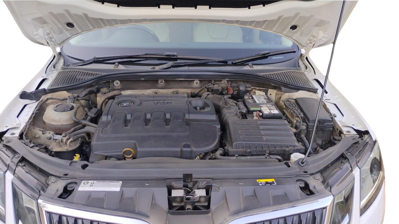 2019 Skoda Octavia 2.0 TDI L&K AT, Diesel, Automatic, 1,01,820 km, Open Bonnet