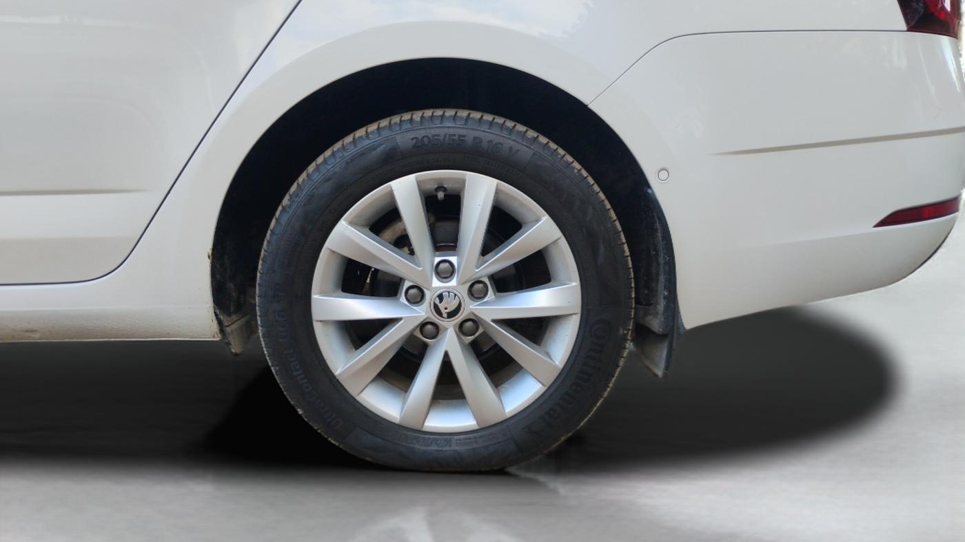 2019 Skoda Octavia 2.0 TDI L&K AT, Diesel, Automatic, 1,01,820 km, Left Rear Wheel