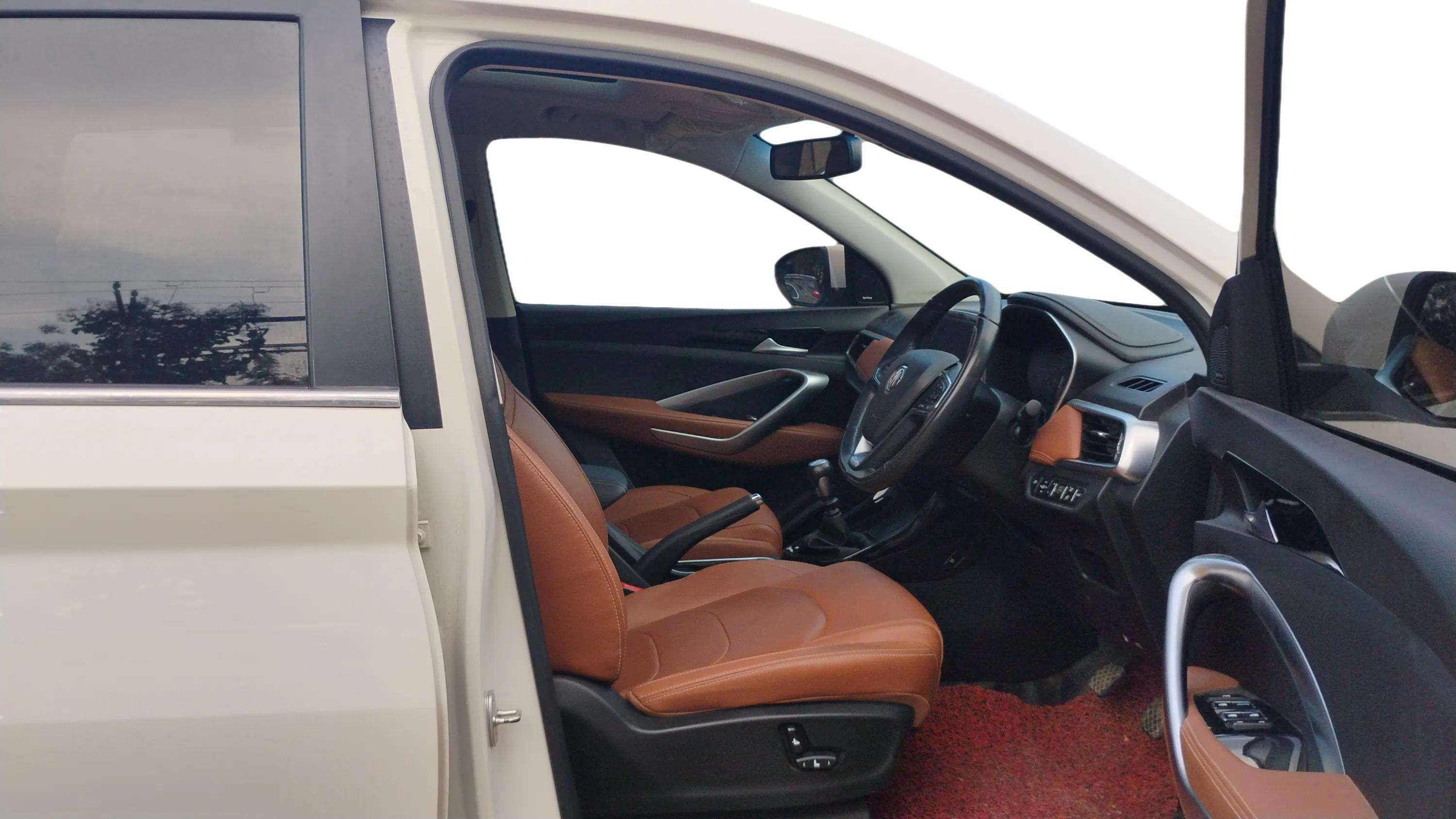 2022 MG HECTOR PLUS SHARP 2.0 DIESEL TURBO MT 6-STR, Diesel, Manual, 35,000 km, Right Side Front Door Cabin