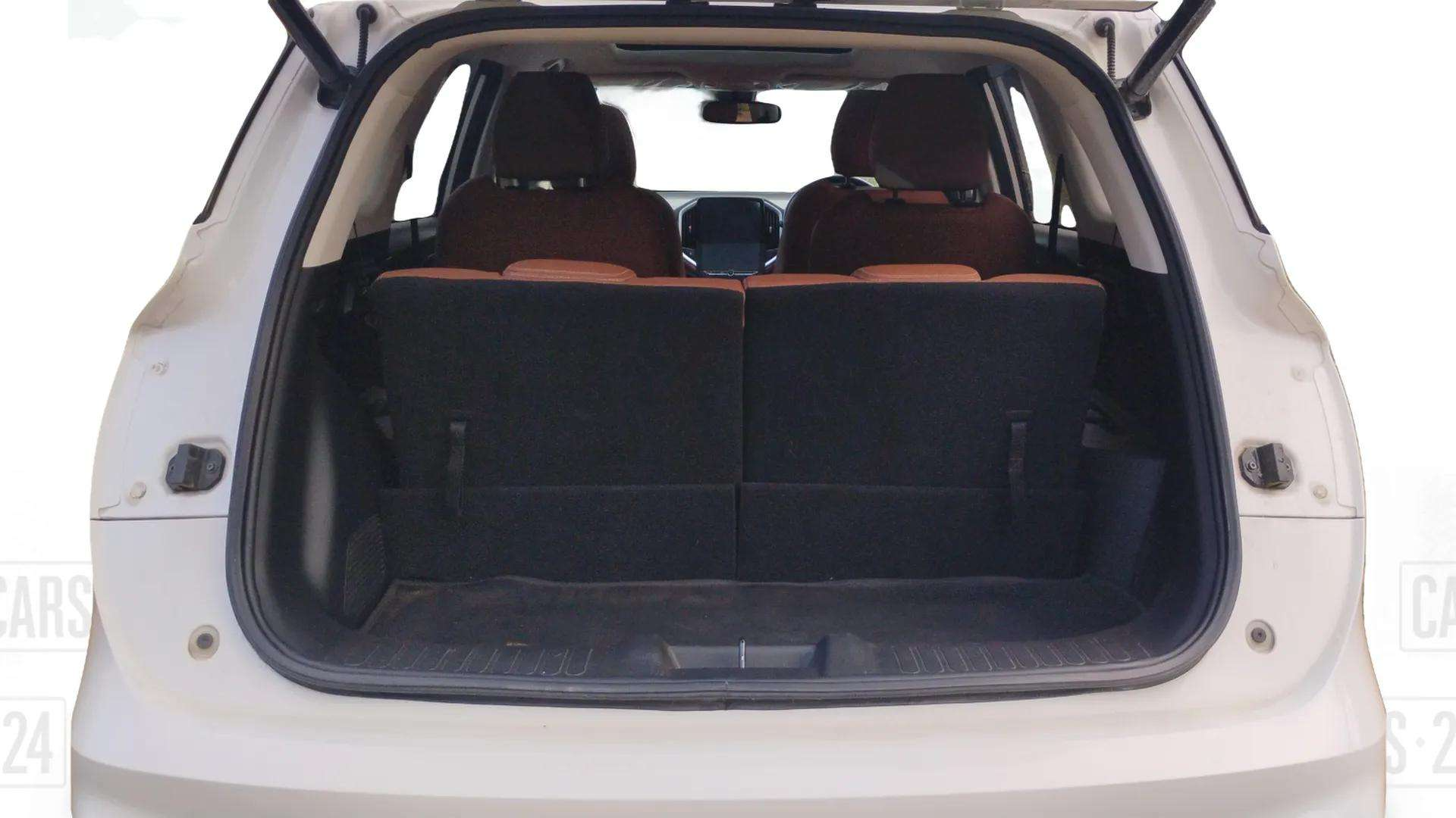 2022 MG HECTOR PLUS SHARP 2.0 DIESEL TURBO MT 6-STR, Diesel, Manual, 35,000 km, Boot Inside