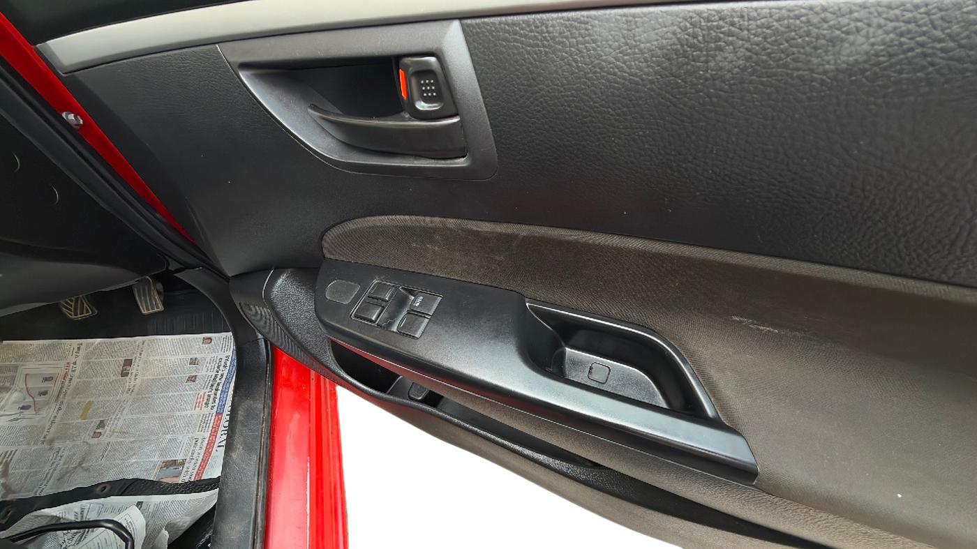 2017 Maruti Swift LXI (O), Petrol, Manual, 85,547 km, Driver Side Door Panel Controls