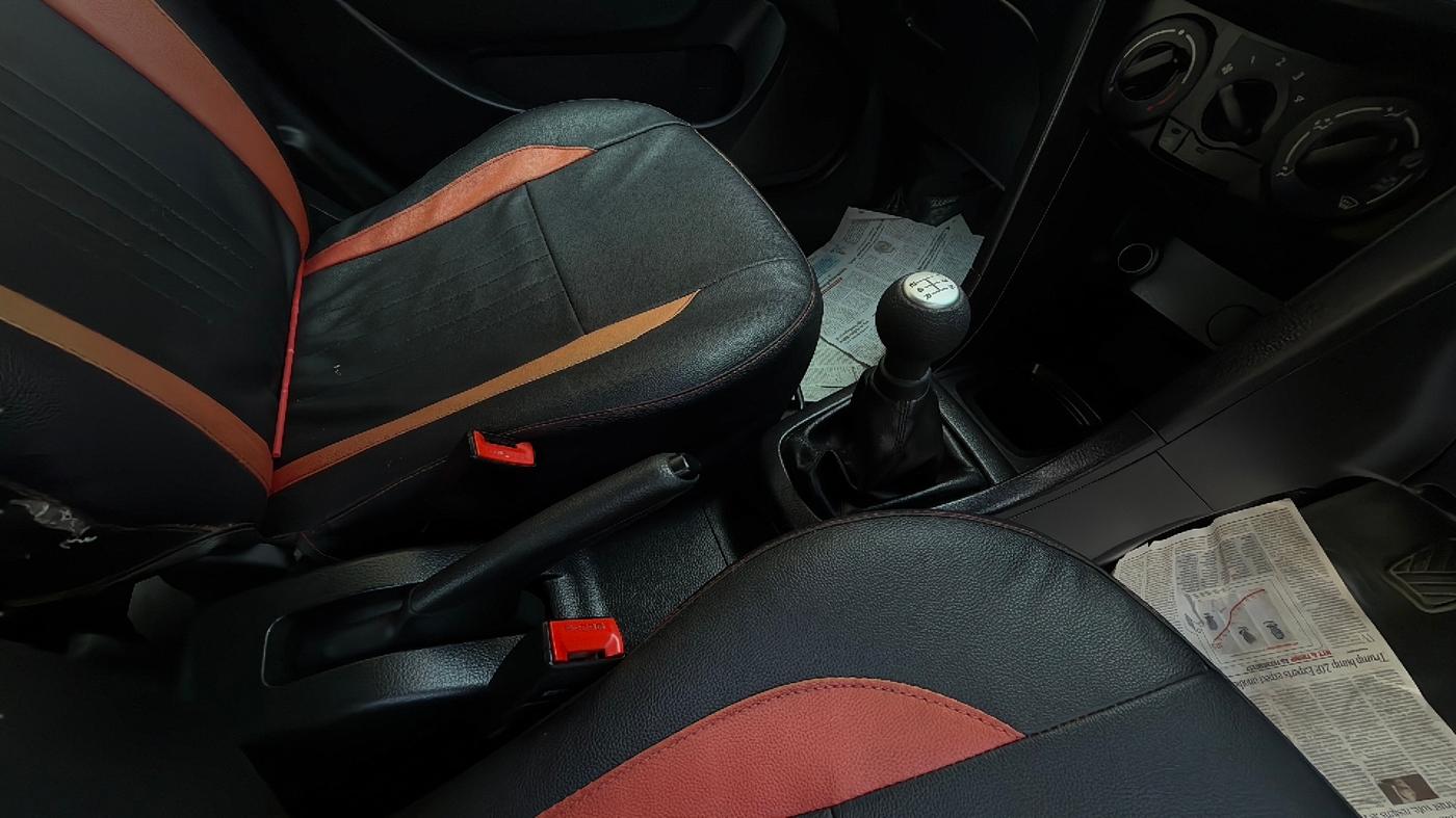 2017 Maruti Swift LXI (O), Petrol, Manual, 85,547 km, Gear Lever