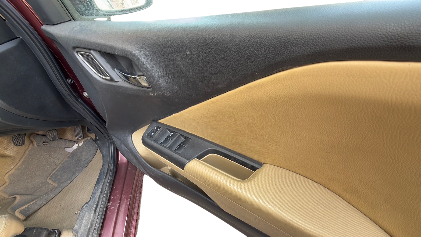 2017 Honda City 1.5L I-VTEC V MT, Petrol, Manual, 75,000 km, Driver Side Door Panel Controls