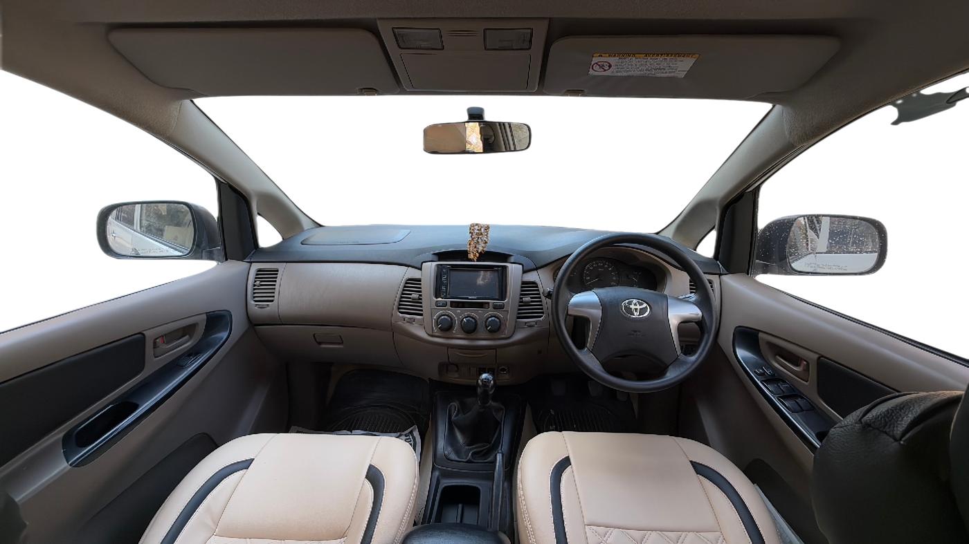 2016 Toyota Innova 2.5 G 8 STR, Diesel, Manual, 2,50,776 km, Dashboard